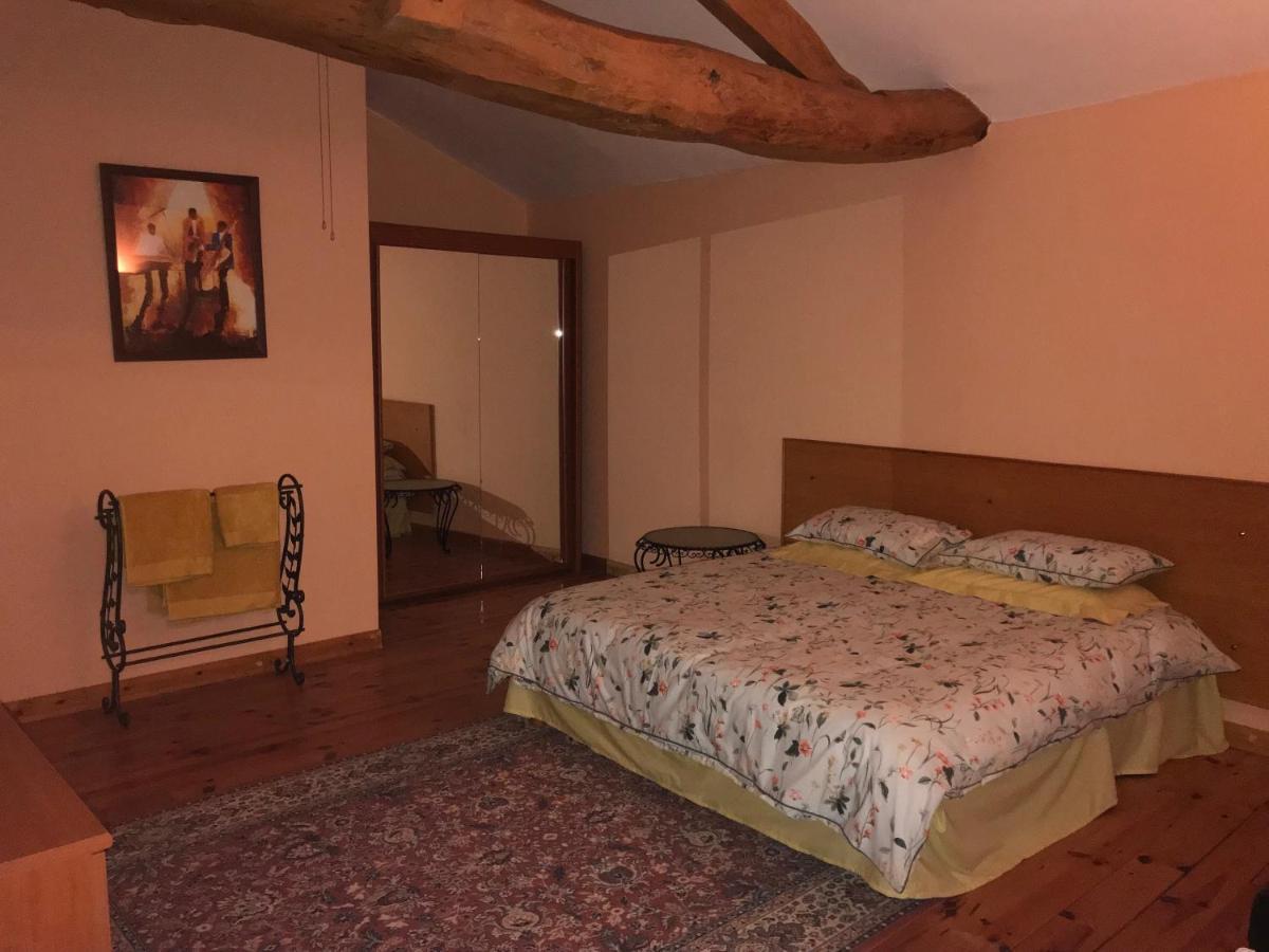 Les Cygnes Noirs Bed & Breakfast Aujac  ภายนอก รูปภาพ