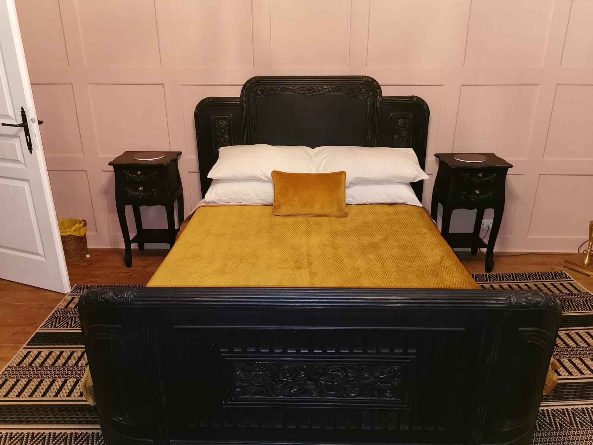 Les Cygnes Noirs Bed & Breakfast Aujac  ภายนอก รูปภาพ